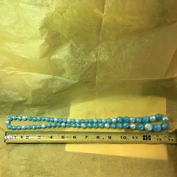Beautiful baby blue beaded necklace - Picture 3 of 3